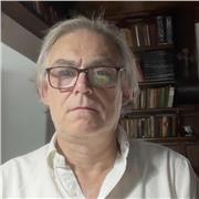 Profesor nativo inglés licenciado en filología y con el CAP, más de 30 años de experiencia en dar clases a todos los niveles.